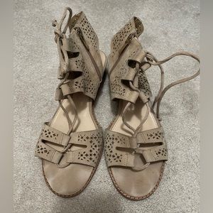Vince Camuto- Size 7